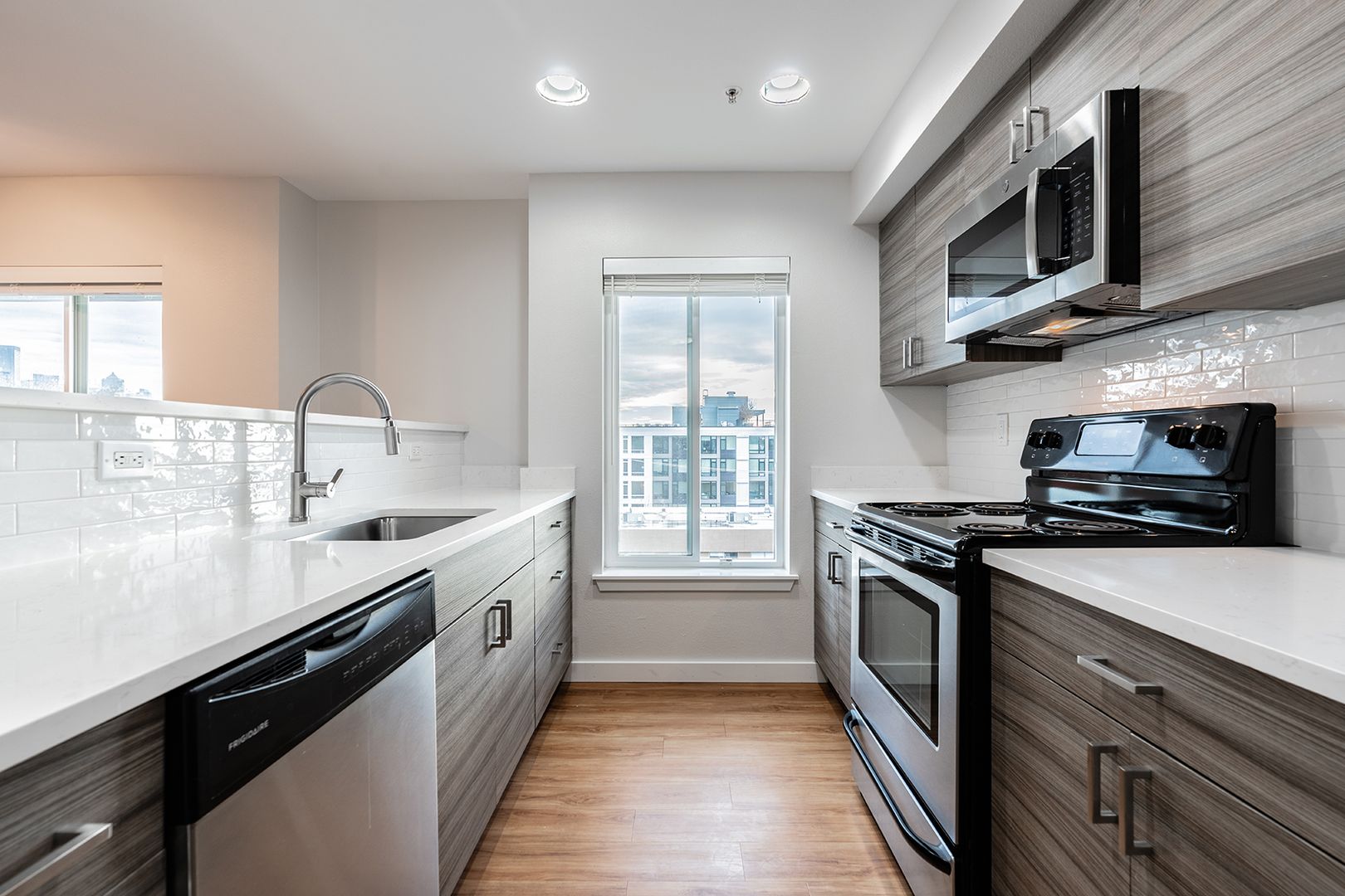 Seattle Apartment: 422 1st Ave W