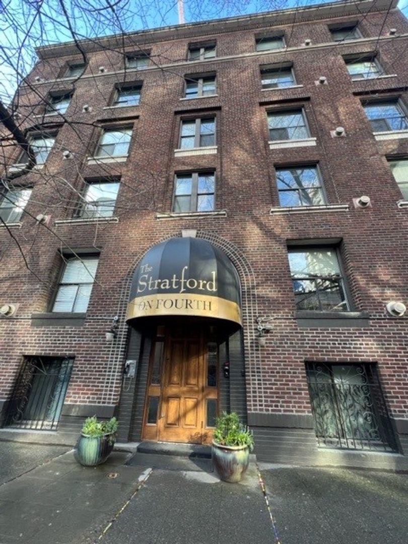 Seattle Apartment: 2021 4th ave