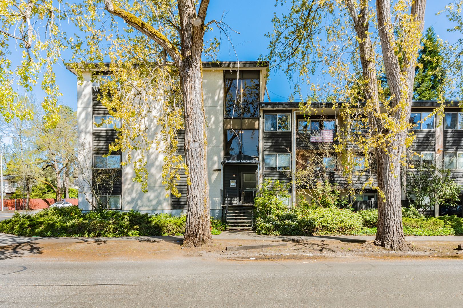 Seattle Apartment: 11002 35th Ave NE
