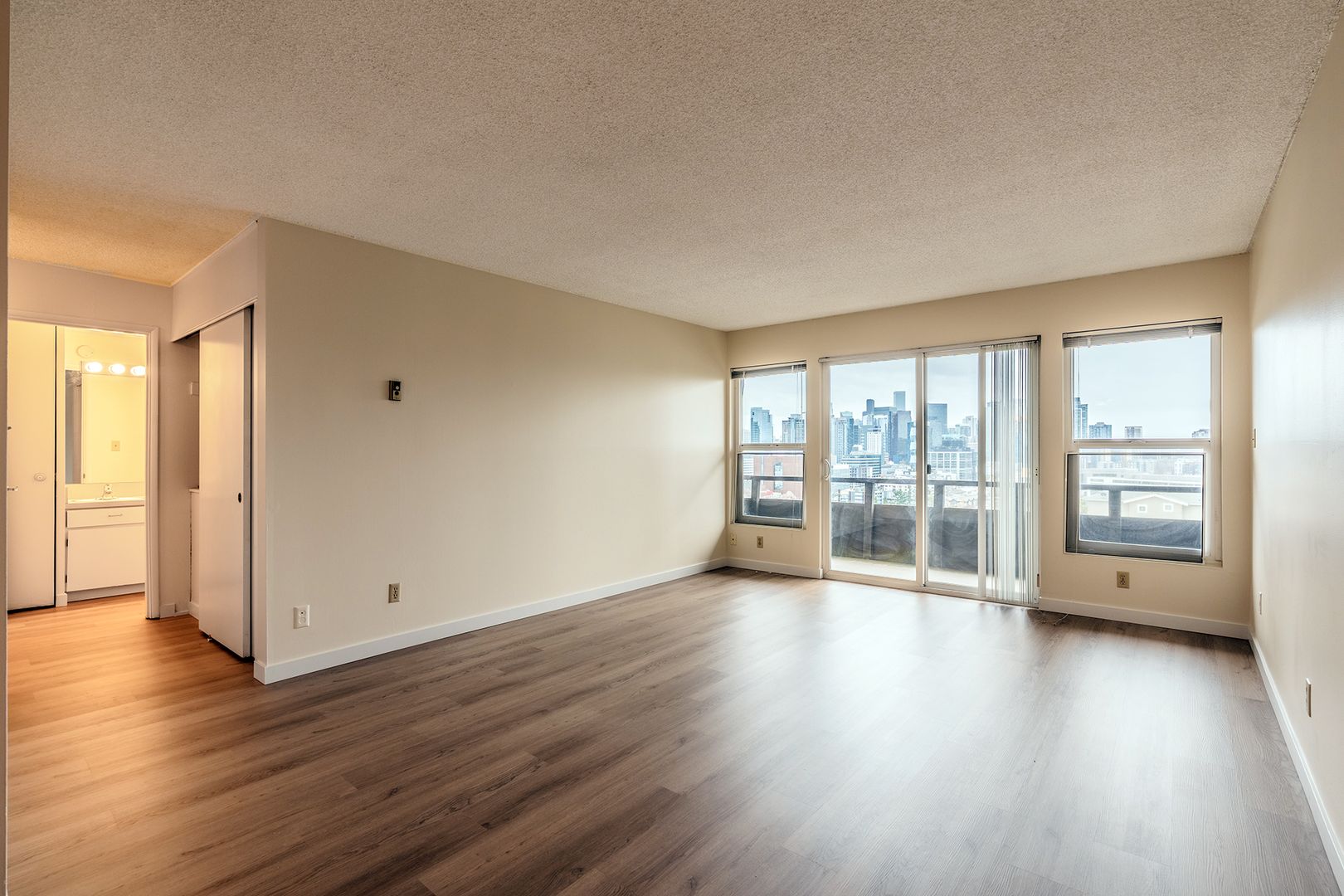 Seattle Apartment: 1221 Taylor Ave N