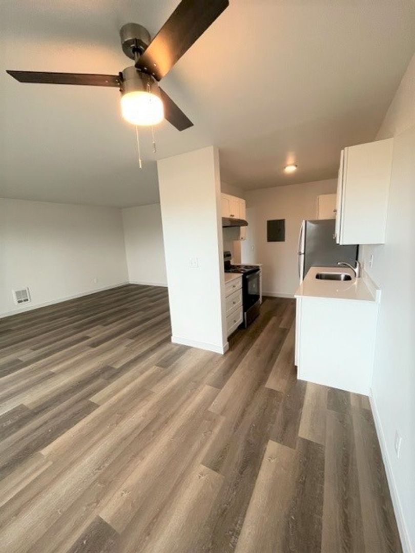 Renton Apartment: 351 Vuemont Pl NE