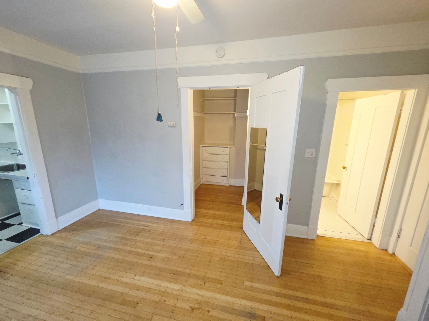 Seattle Apartment: 215 13th Ave E