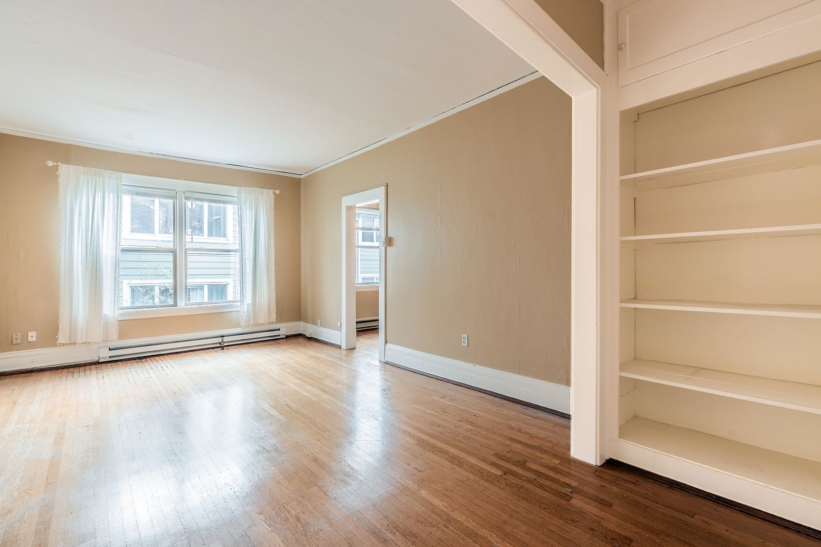 Seattle Apartment: 320 Summit Ave E