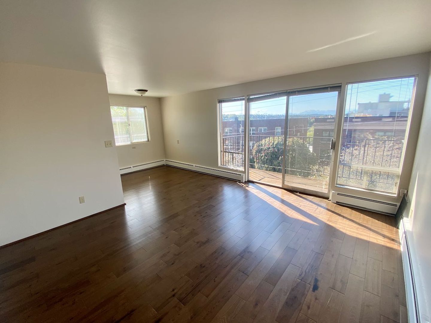 Seattle Apartment: 2800 Franklin Ave E