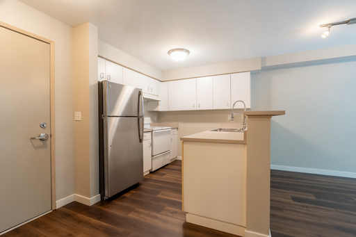 Unit 104 - 1 bed / 1 bath unit w/Patio, 1st floor, 595 Sq Ft – photo 1