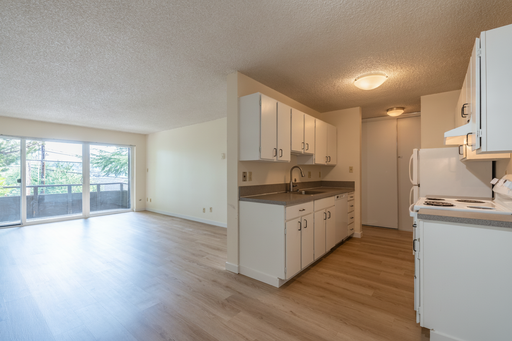Close to Queen Anne Marketplace! – photo 1