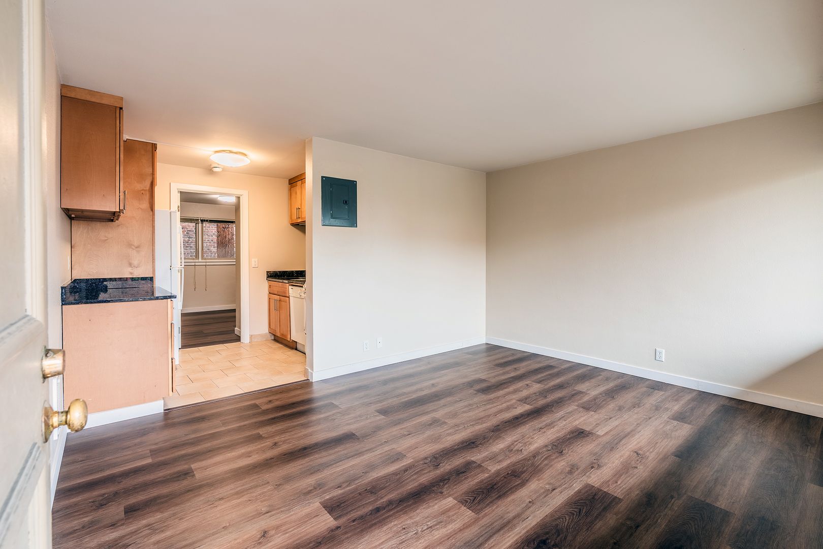 Seattle Apartment: 225 W Olympic Pl