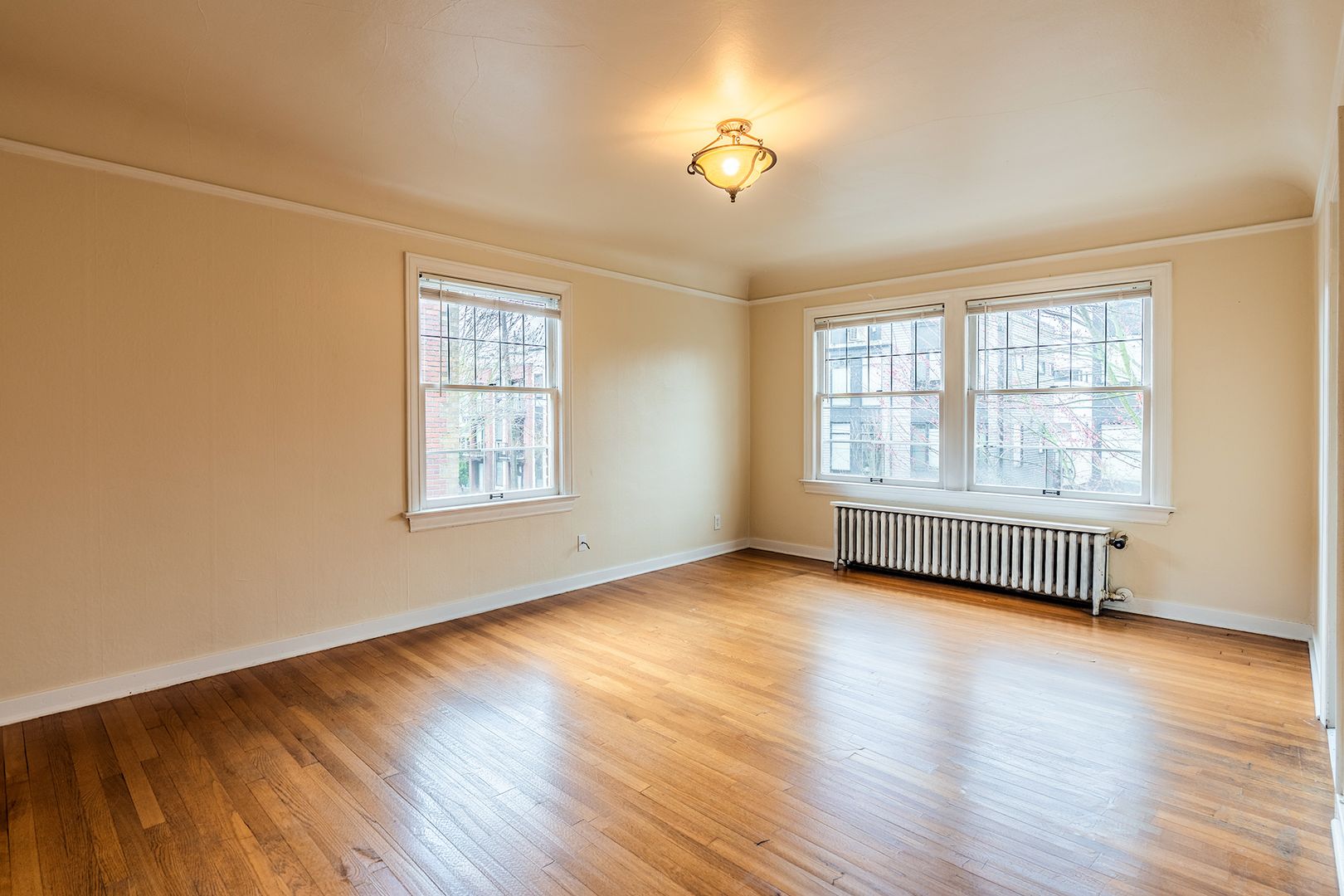 Seattle Apartment: 409 10th Ave E