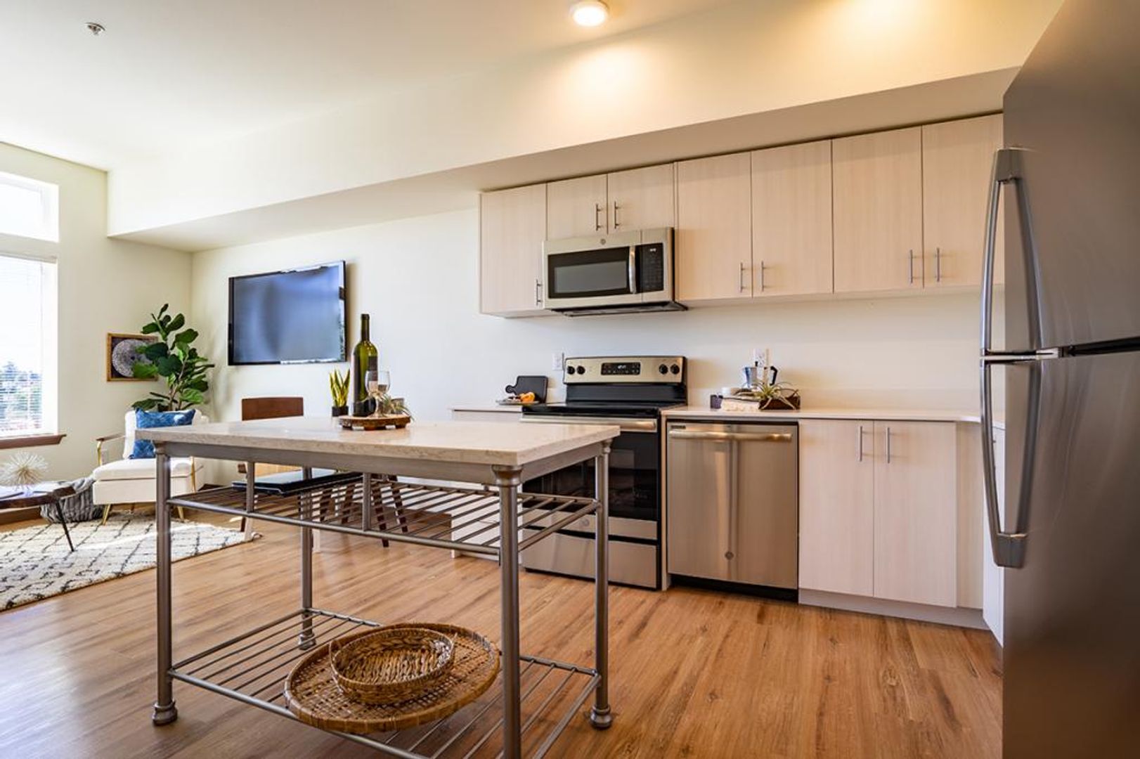 Seattle Apartment: 8820 Aurora Ave N