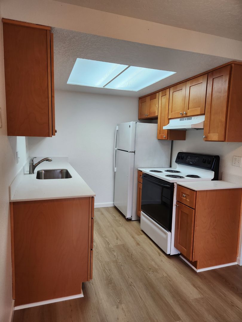Lynnwood Apartment: 20220 - 20230 60th Ave W