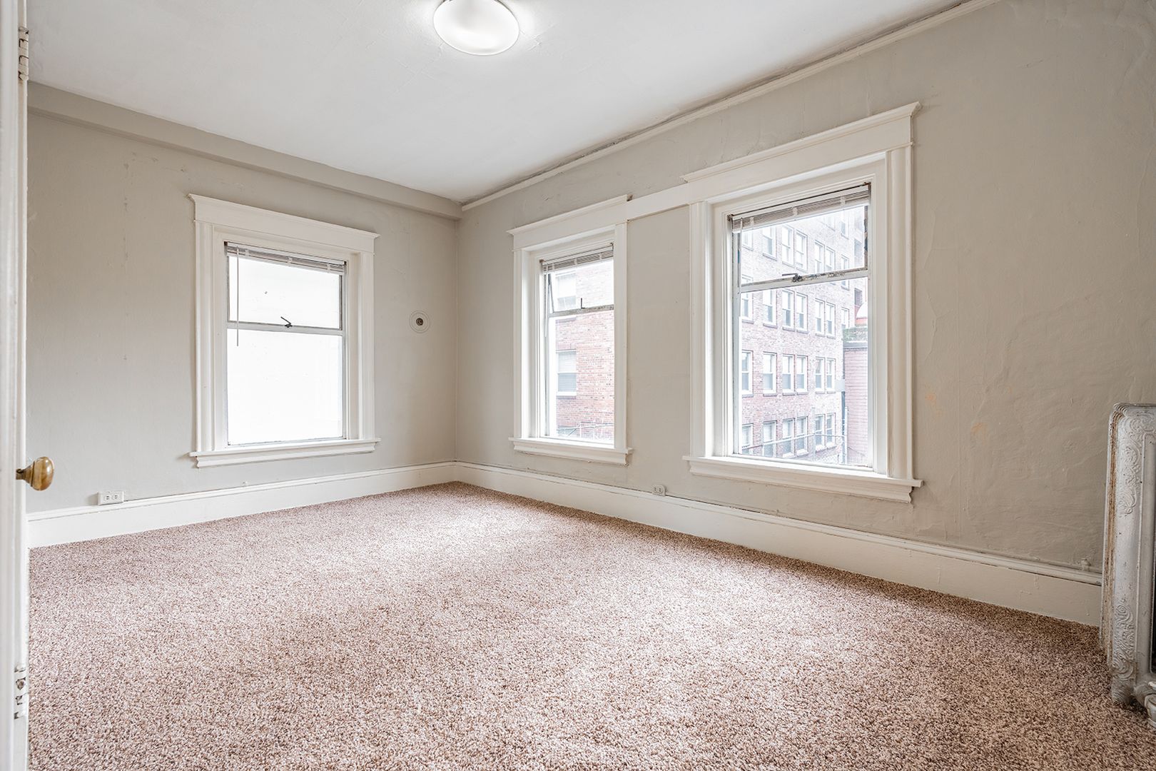 Seattle Apartment: 1407 NE 45th St/4344 University Way NE