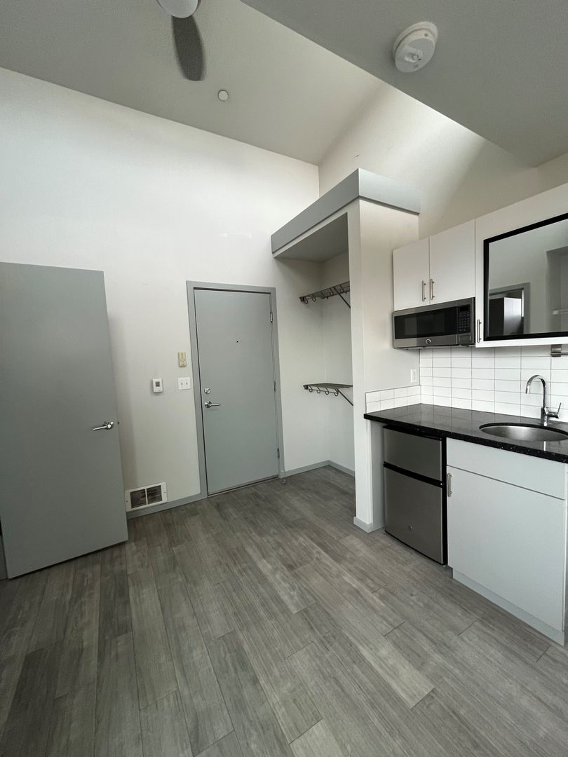 Seattle Apartment: 5949 California  Ave Sw