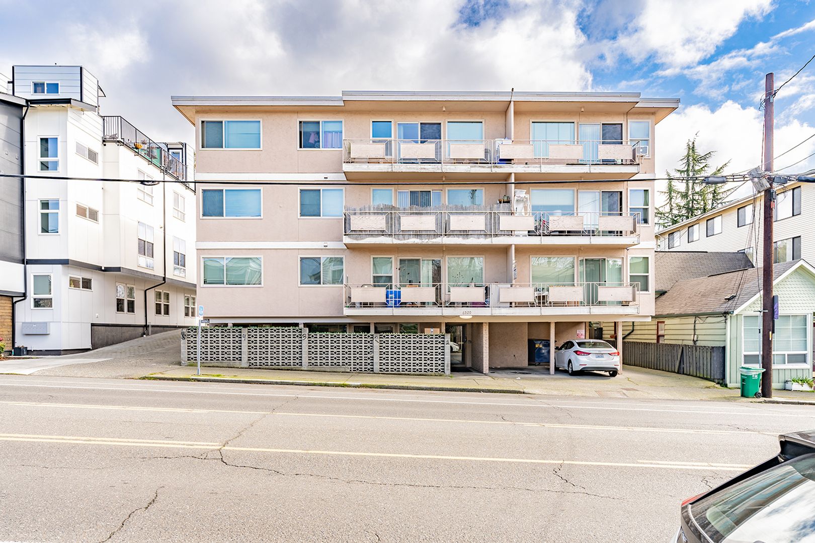Seattle Apartment: 6520 24th Ave NW