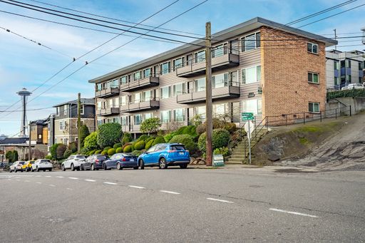 ***SEPTEMBER RENT FREE + FREE STORAGE!*** Dolores Manor Apartments: Hardwoods, Parking! – photo 1