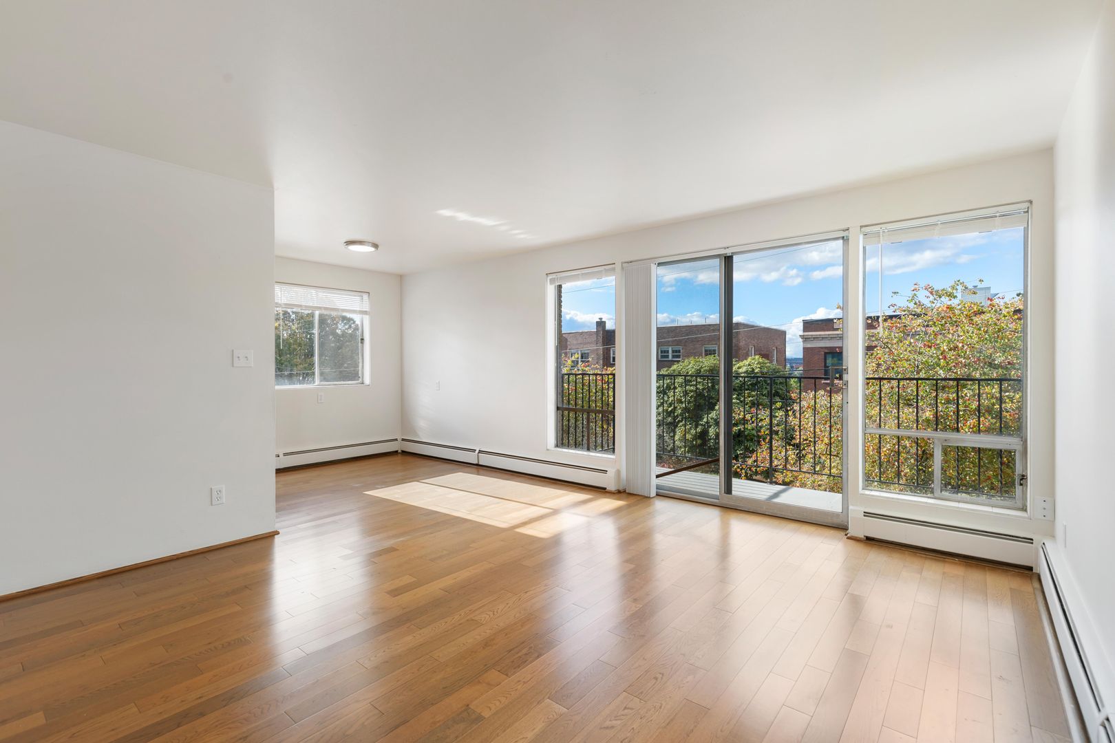 Seattle Apartment: 2800 Franklin Ave E