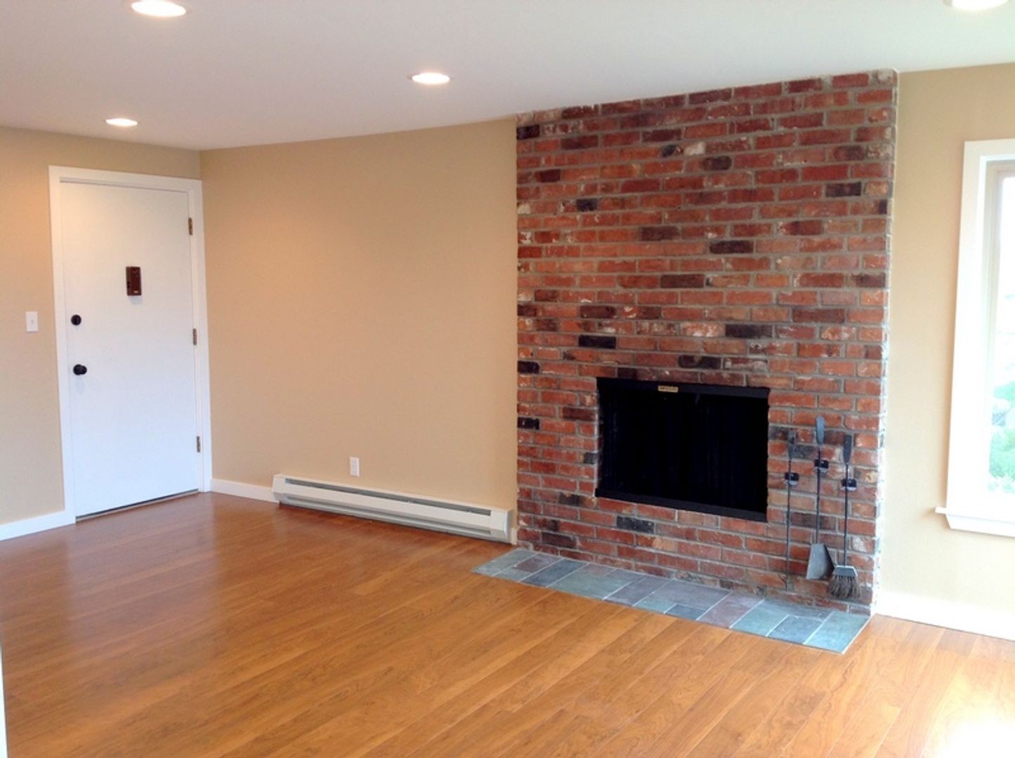 Seattle Apartment: 300 N 42ND ST