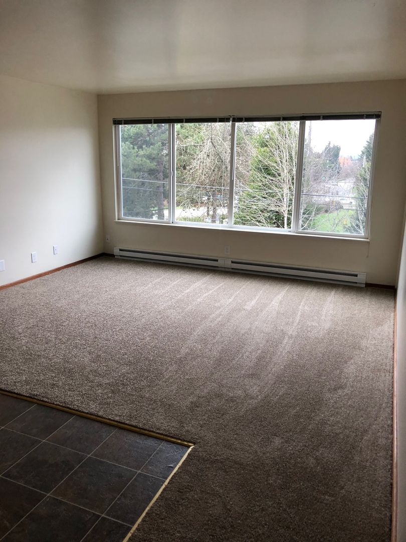 Seattle Apartment: 6310 60th Ave NE