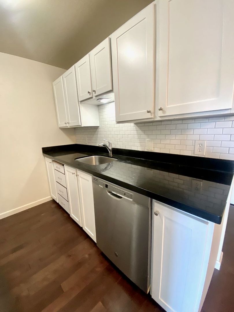 Seattle Apartment: 1004 Belmont Ave E