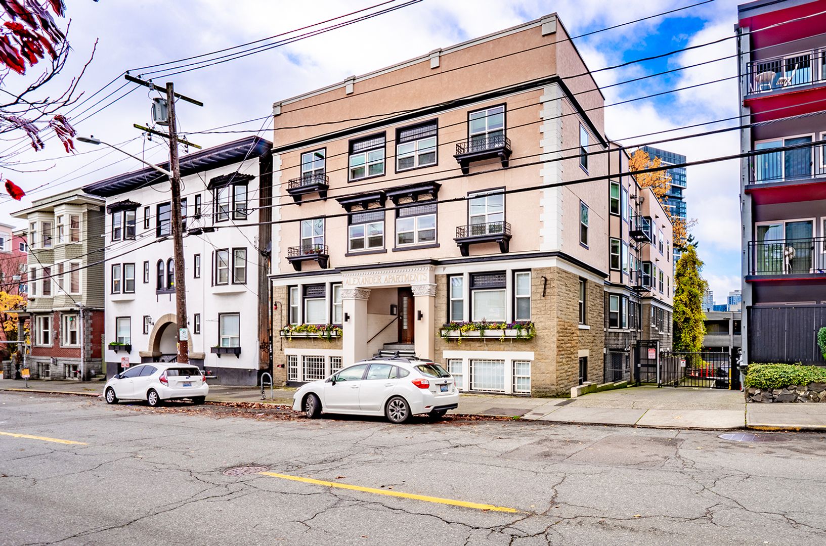 Seattle Apartment: 1711 Bellevue Ave