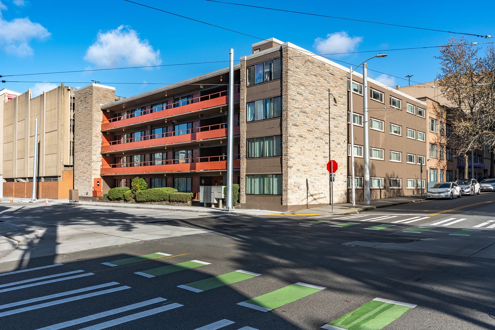 Seattle Apartment: 1120 NE 43rd St