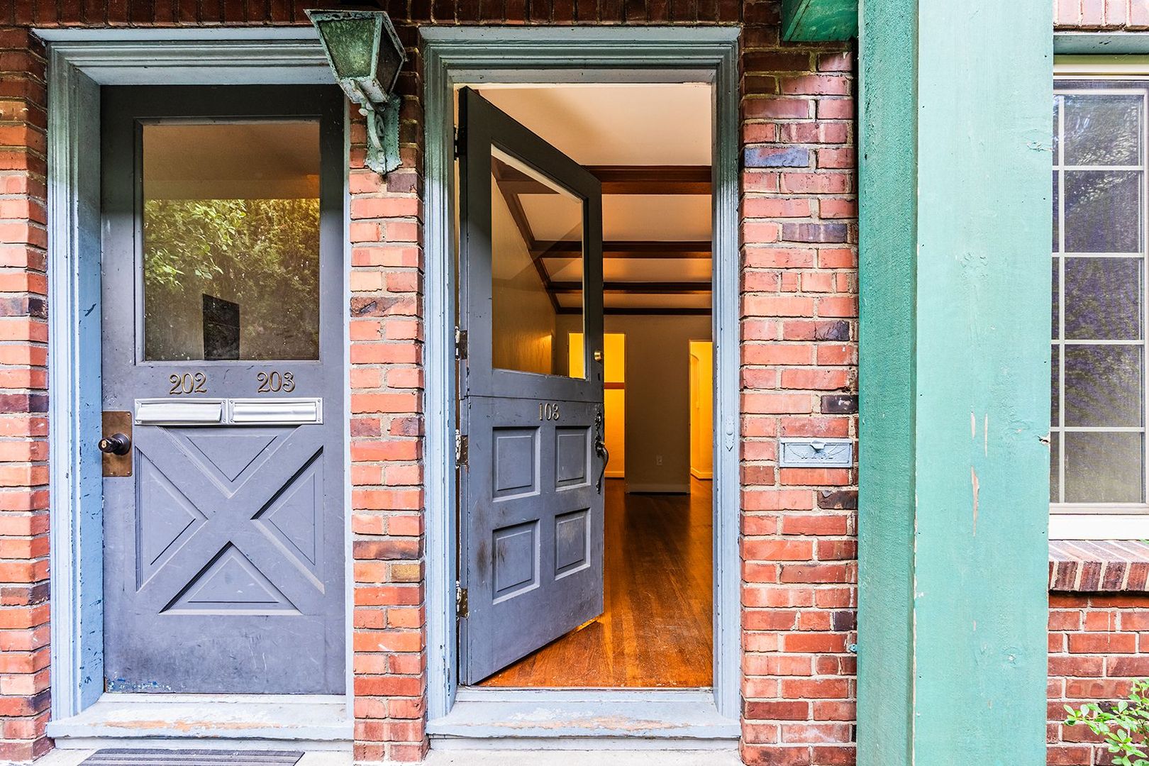 Seattle Apartment: 1815 15th Ave