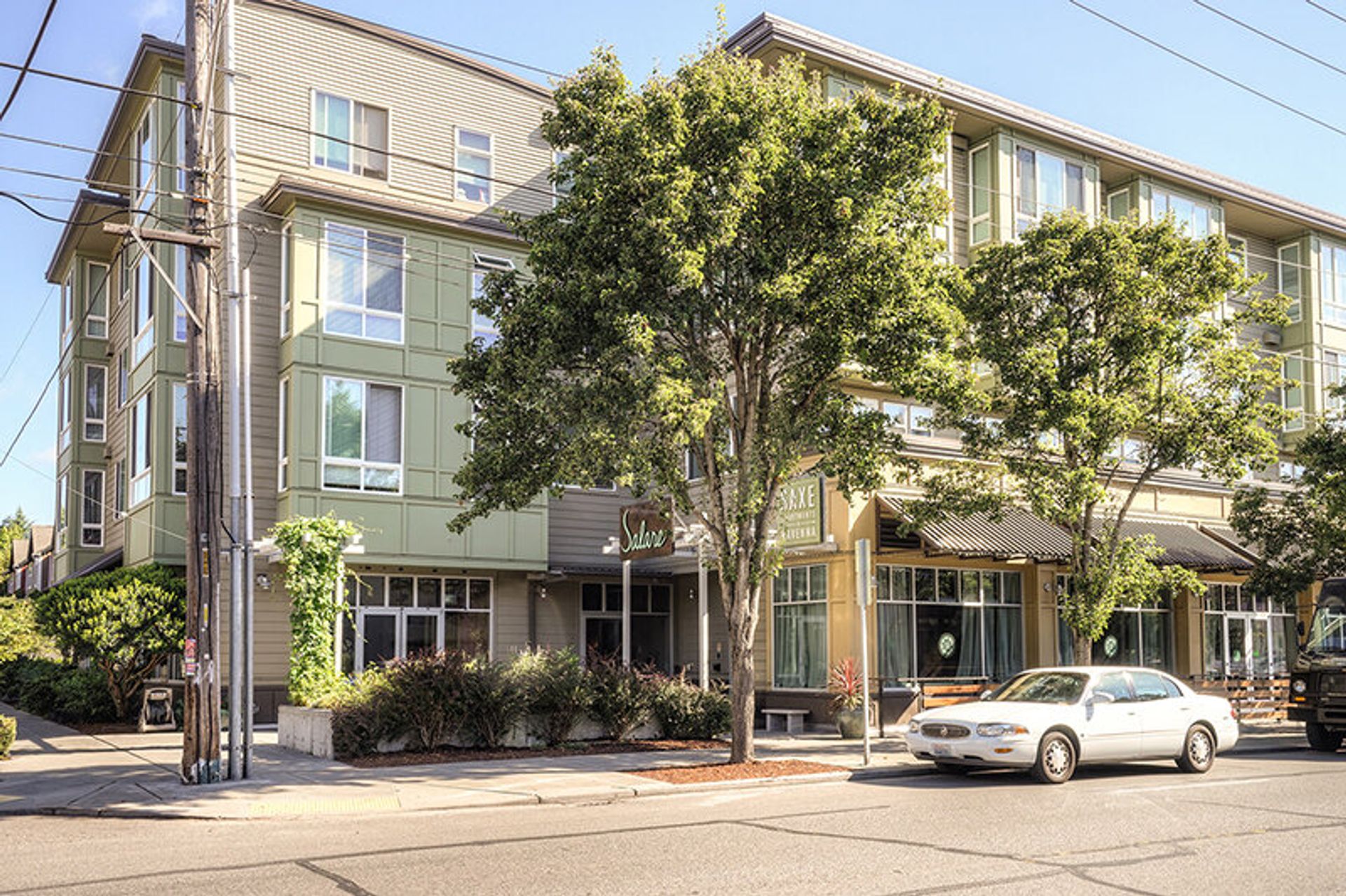 Seattle Apartment: 2402 NE 65th St