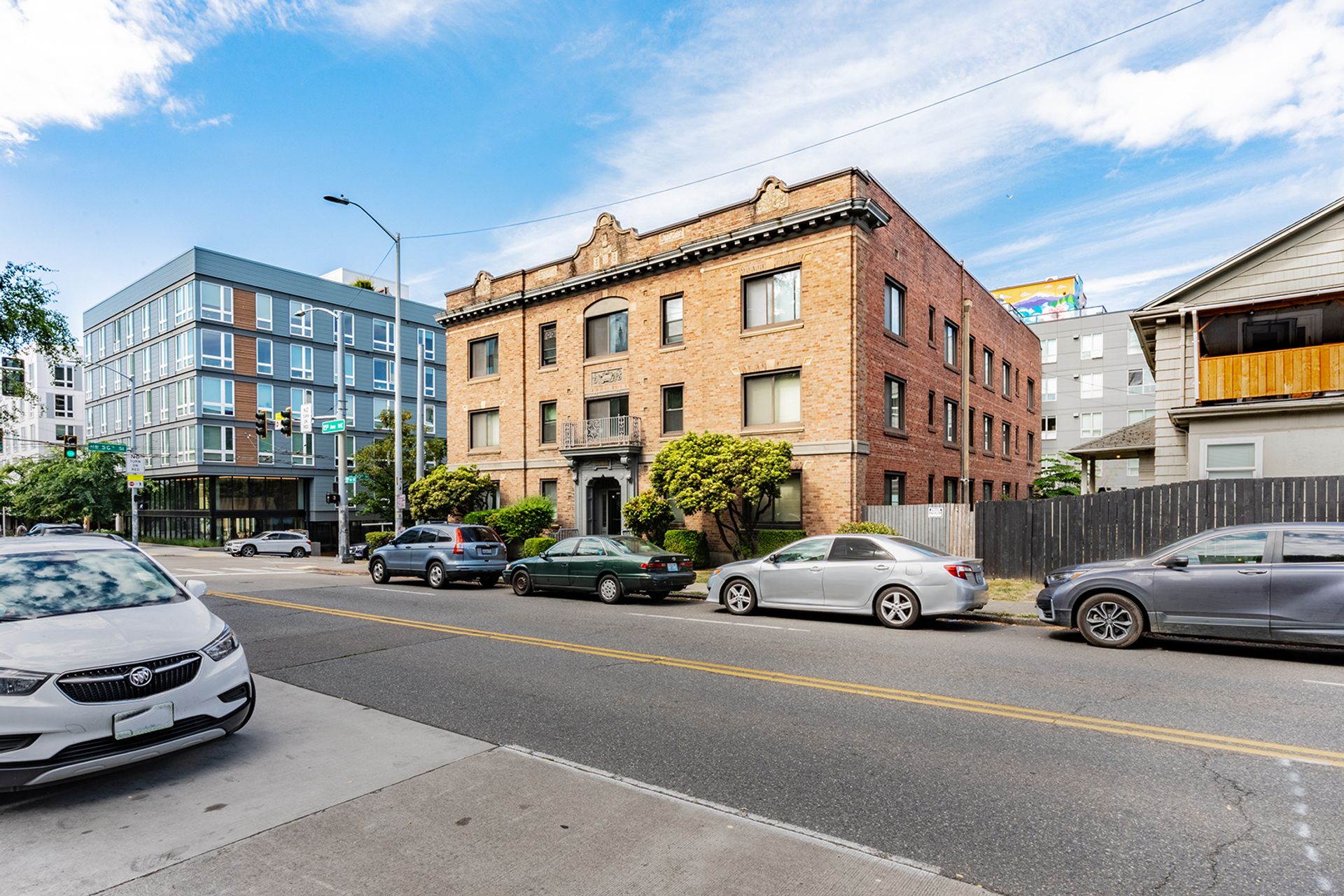 Seattle Apartment: 5003 15th Ave NE