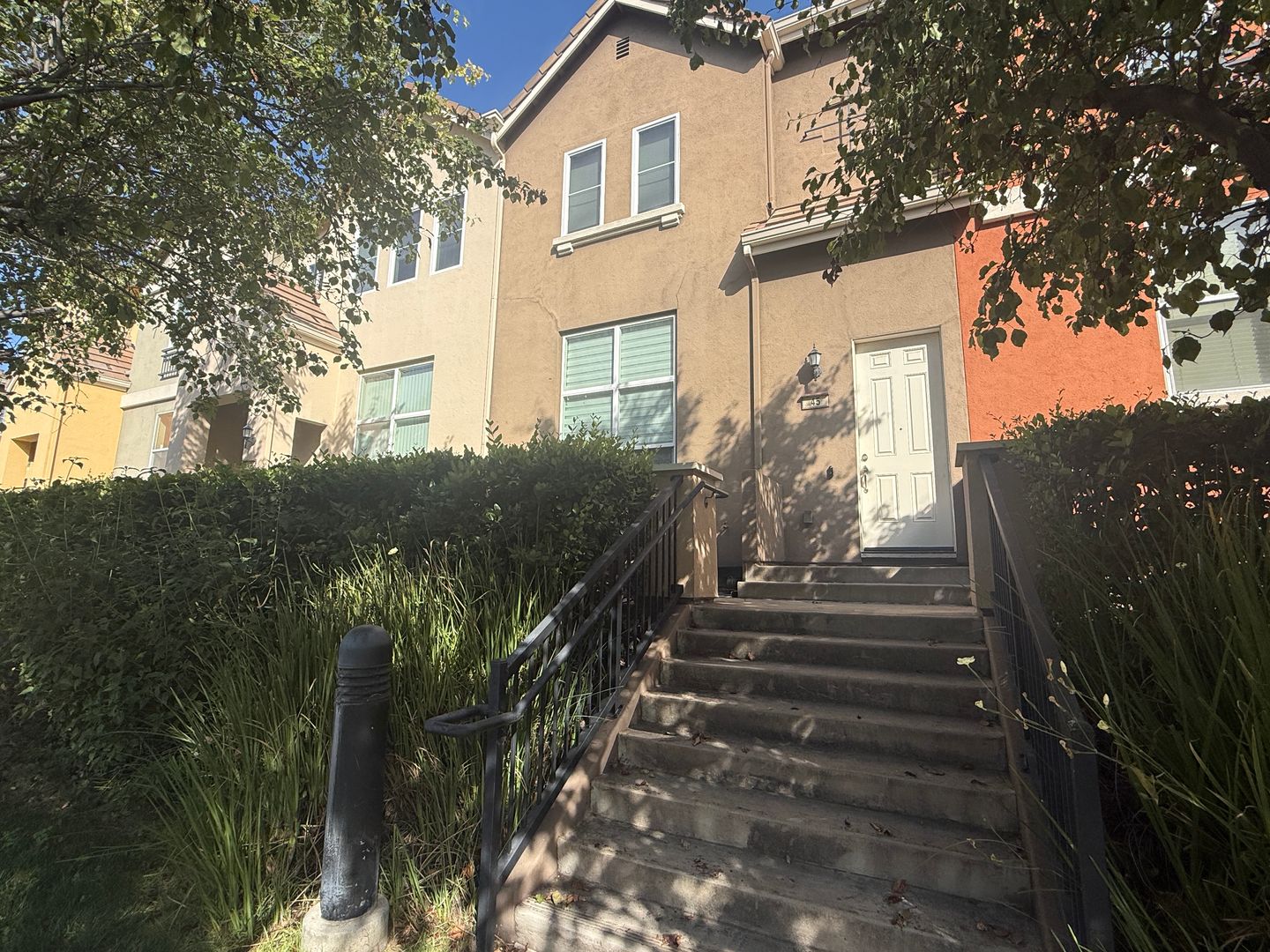 San Jose Townhome: 45 Esfahan Dr