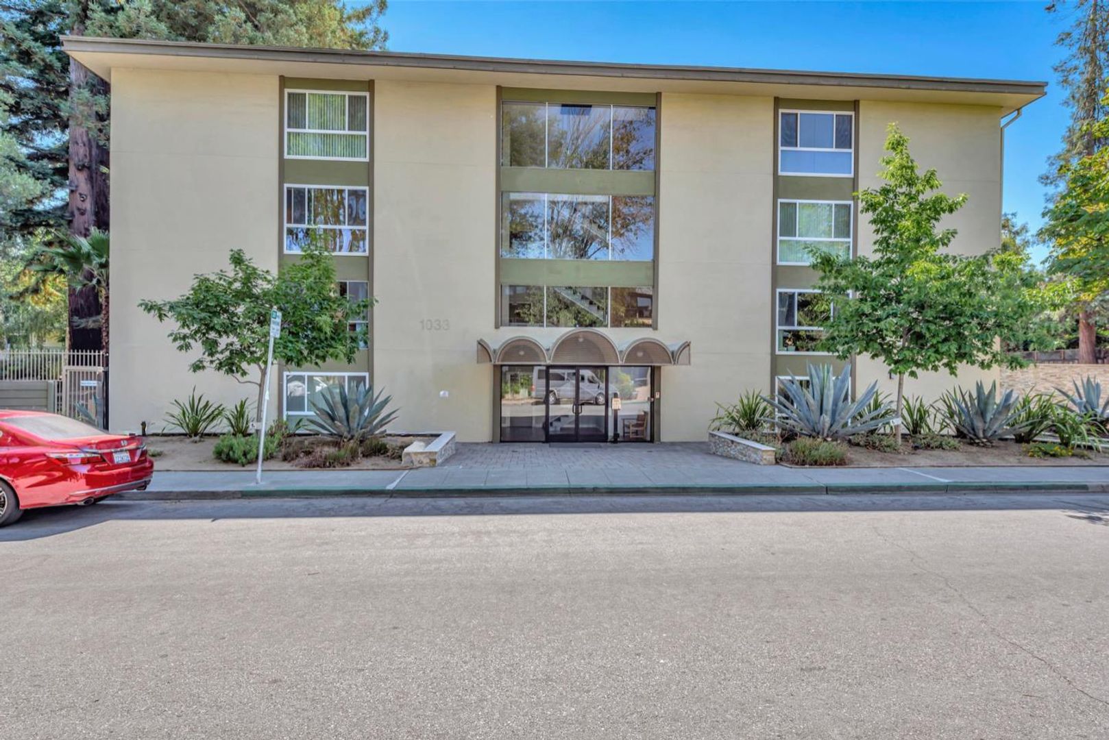 Mountain View House: 1033 Crestview Drive #303