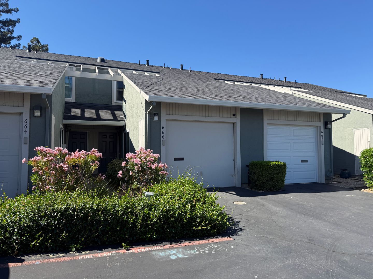 Campbell Townhome: 666 W Sunnyoaks Ave