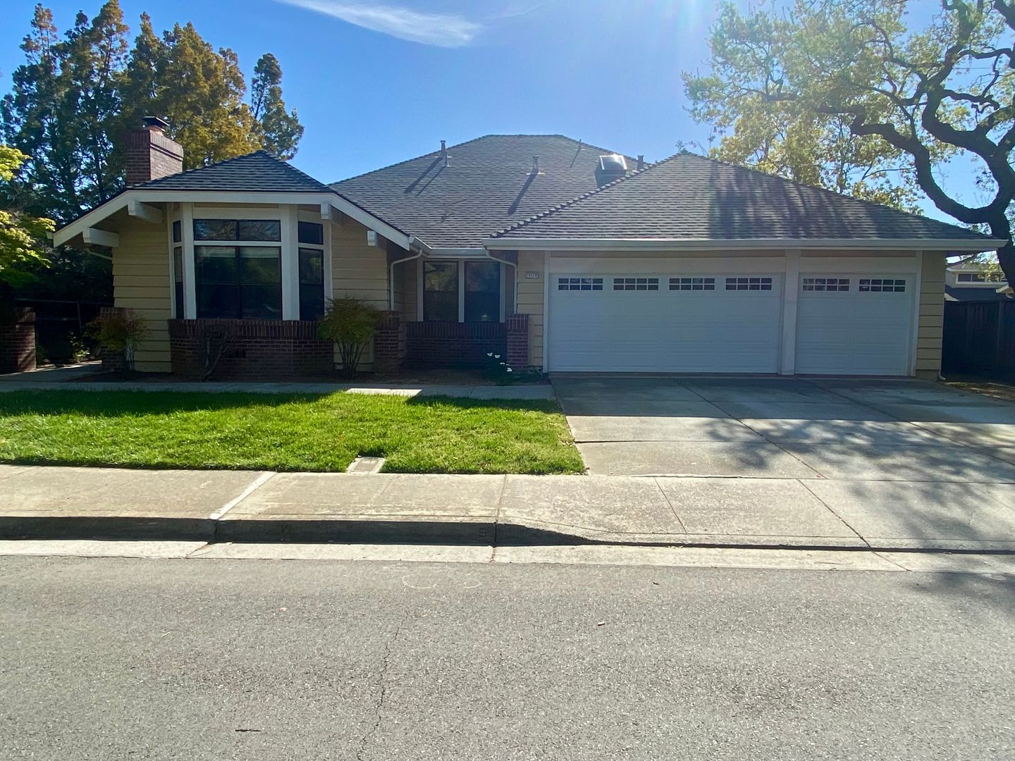 Cupertino House: 10176 English Oak Way