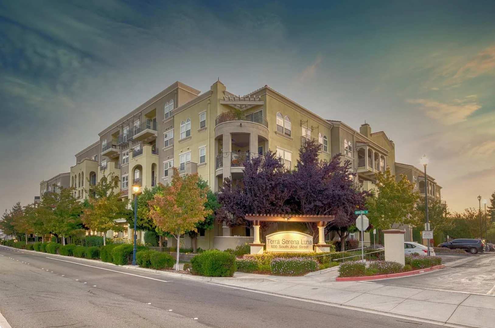 Beautiful and Bright 2 Bedroom 2 Bath Luxury Condo in Milpitas