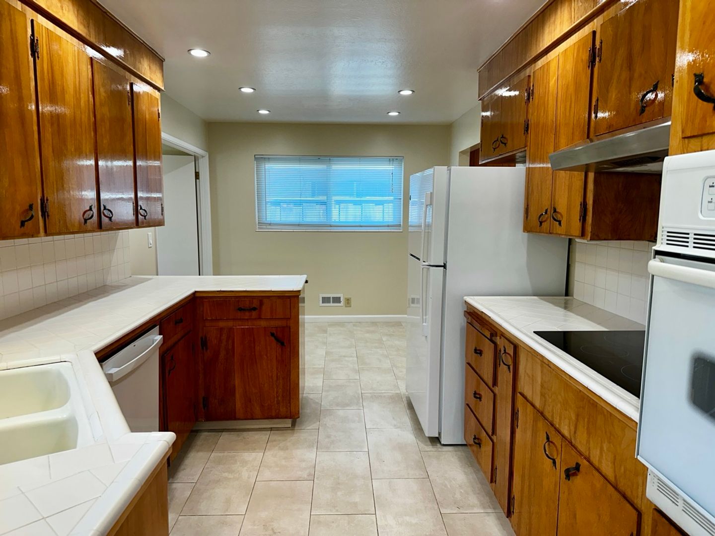 Mountain View Apartment: 839 E Dana St