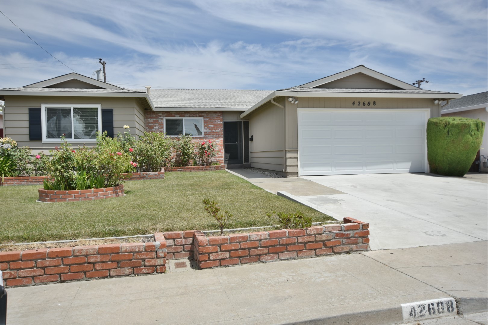 Fremont House: 42688 Saratoga Park St