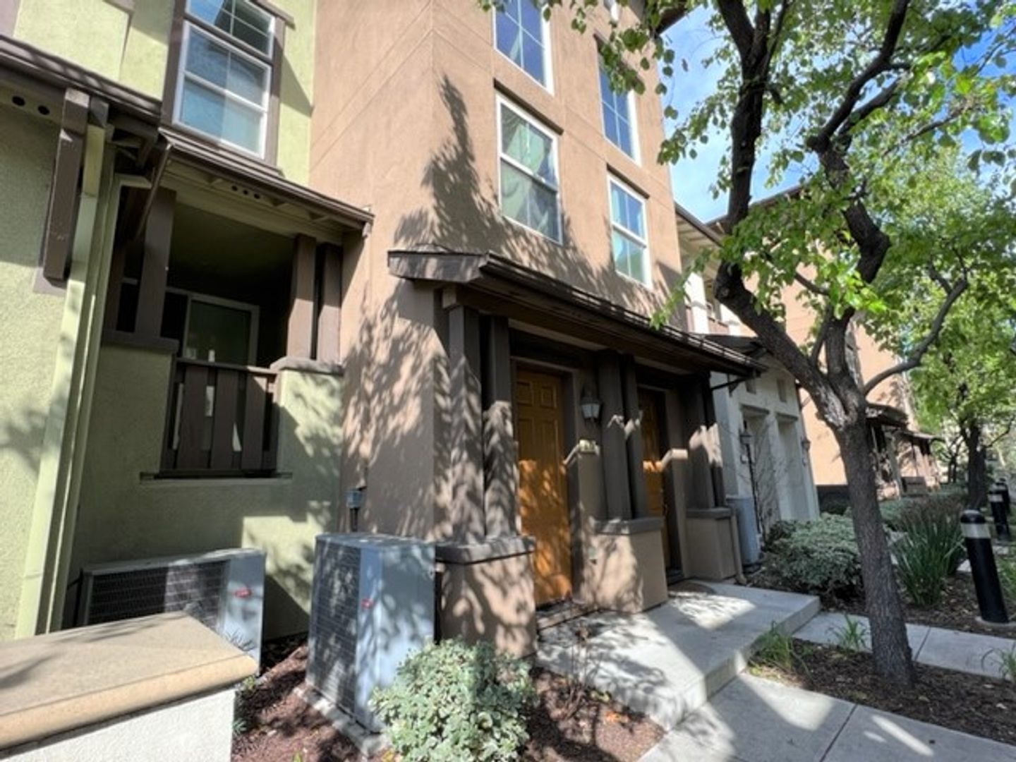 San Jose Townhome: 673 Modern Ice Dr