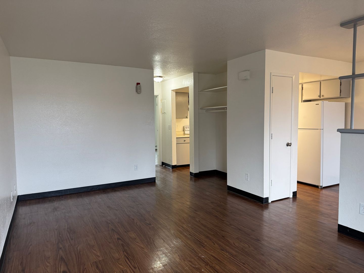 Anchorage Apartment: 415 N. Bragaw St