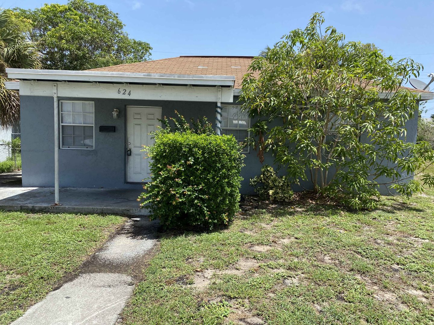 Riviera Beach House: 624 W 2nd Street