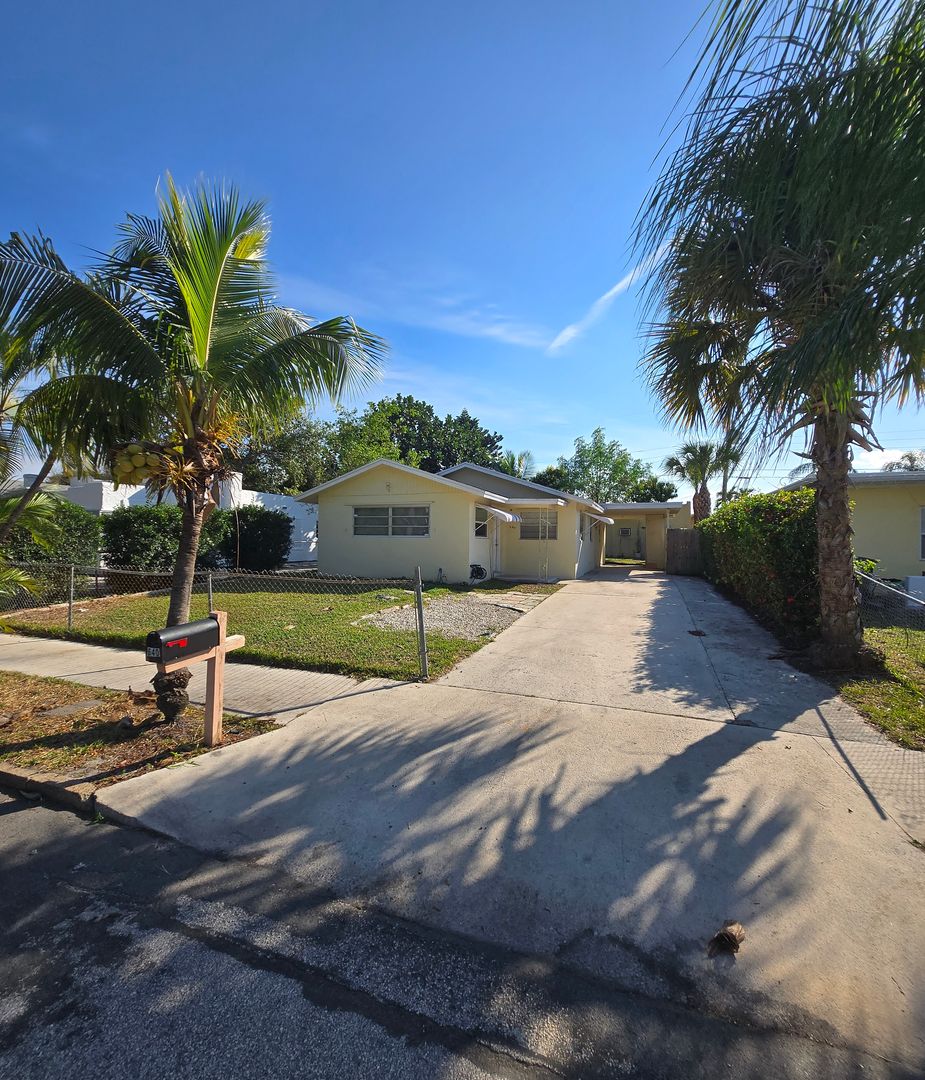 West Palm Beach House: 640 53rd Street
