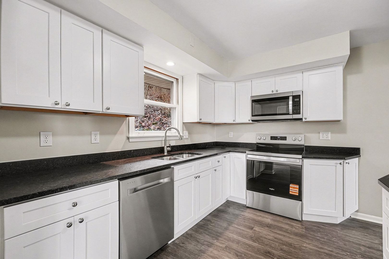 Hamilton House: 334 Hyde Park Dr