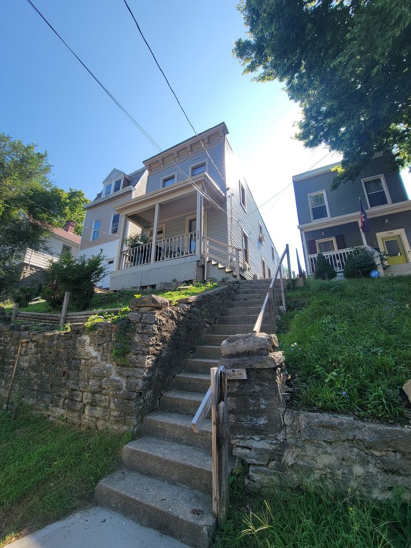Cincinnati Apartment: 538 Grand Ave