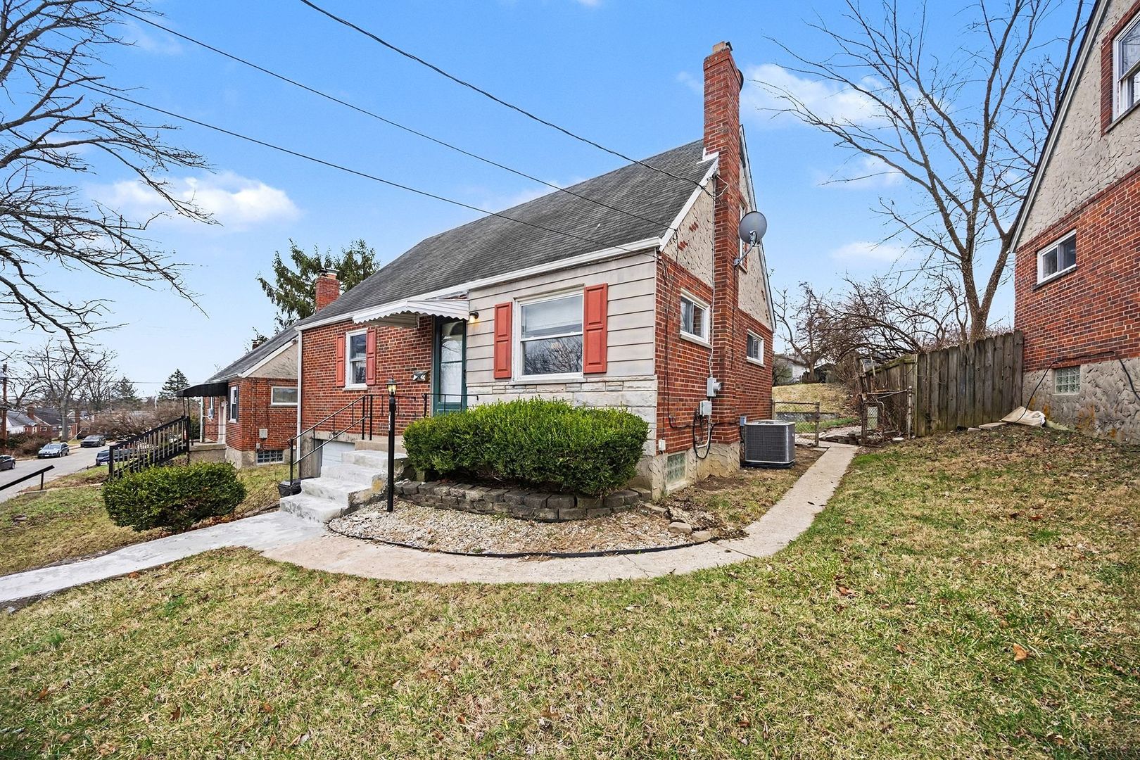 Cincinnati House: 4765 Hardwick Dr