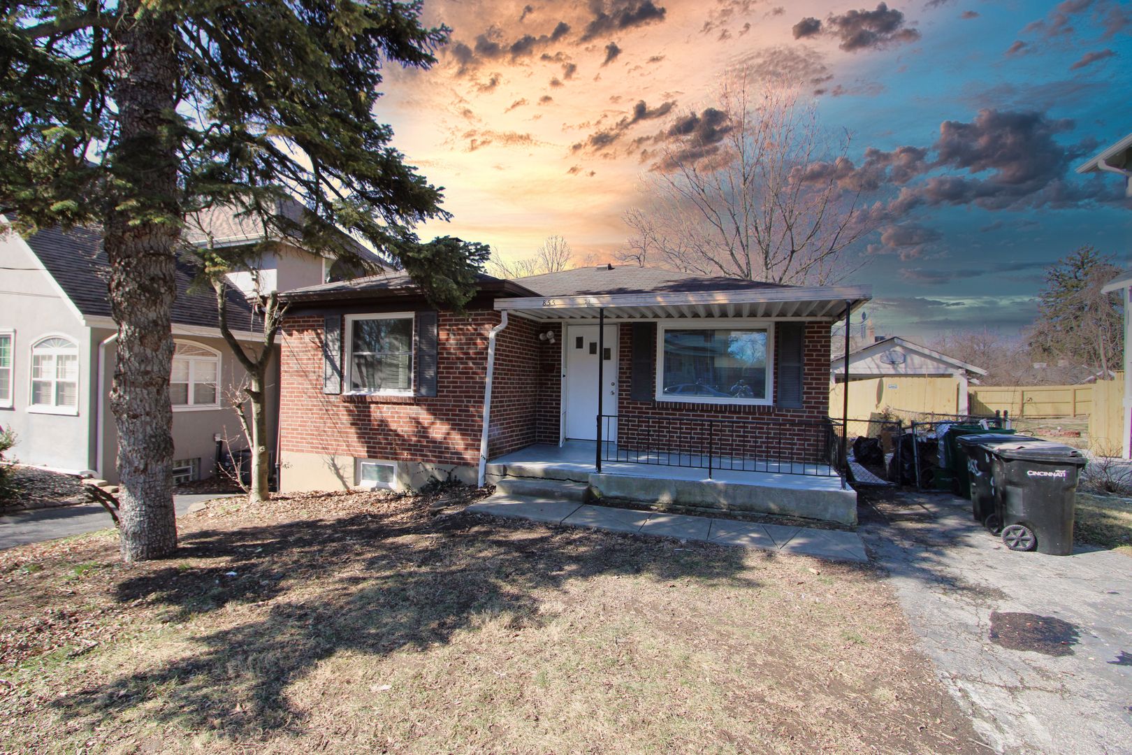 Cincinnati House: 855 Academy Ave
