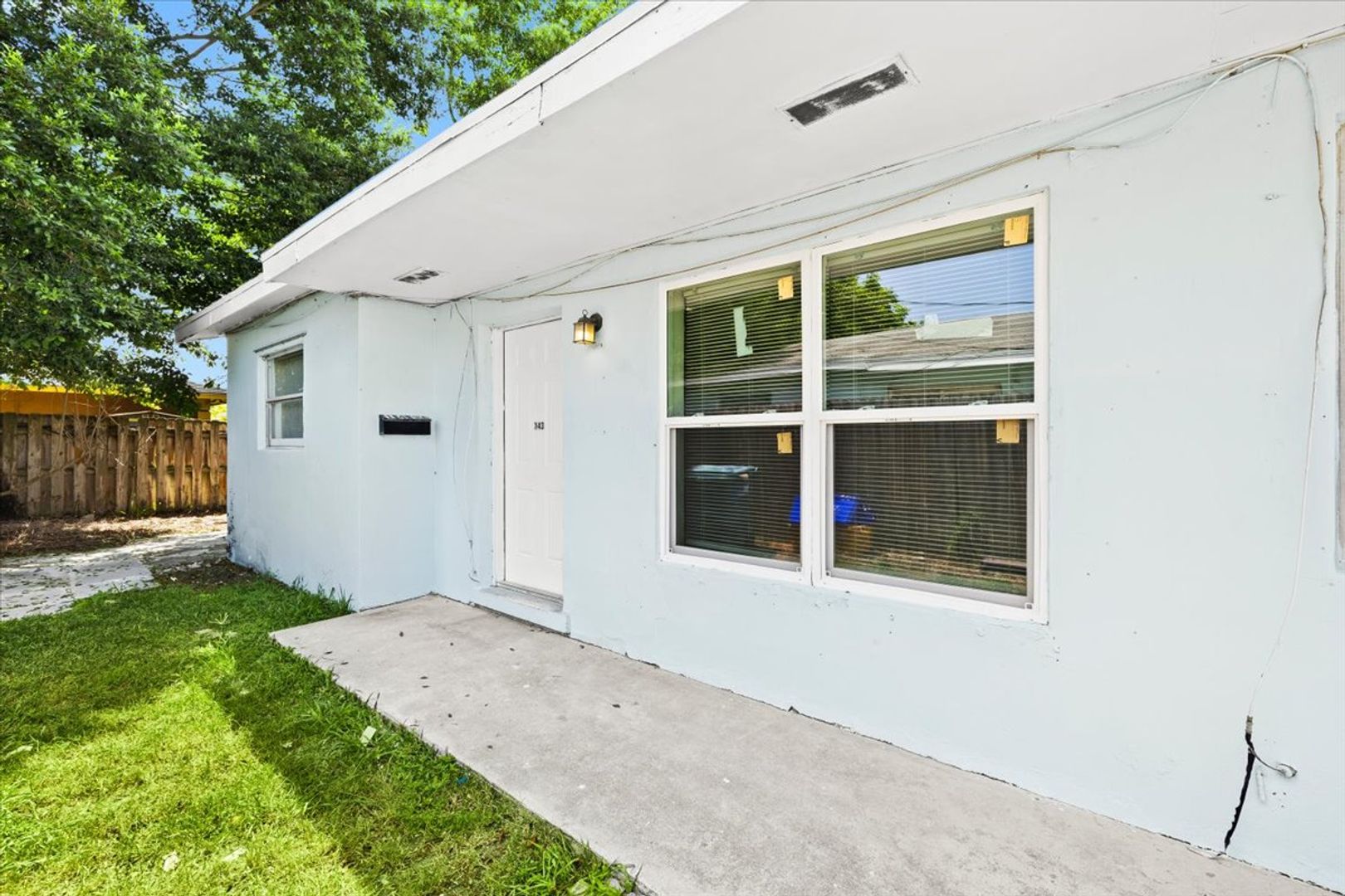 RIVIERA BEACH Apartment: 143 W 28th Street