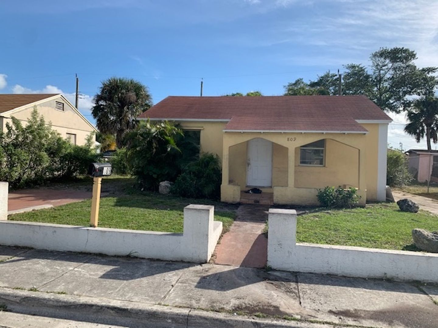 Riviera Beach House: 809 W 5th Street