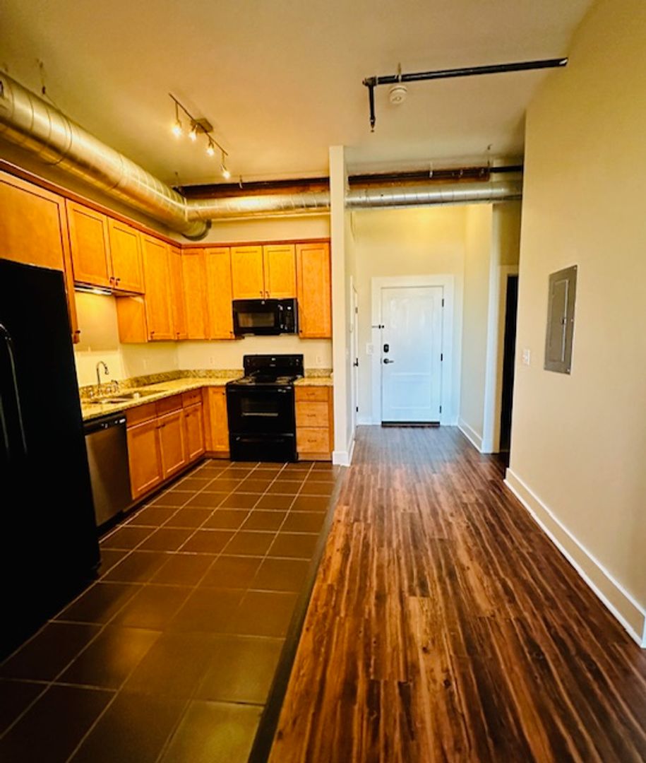 Charleston Apartment: 92 Hasell Street