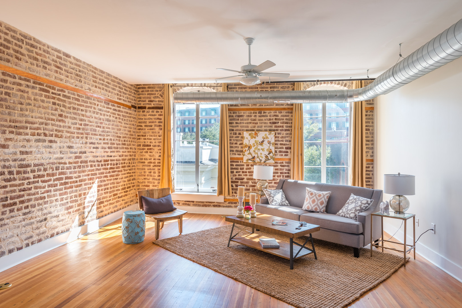 Charleston Apartment: 92 Hasell Street