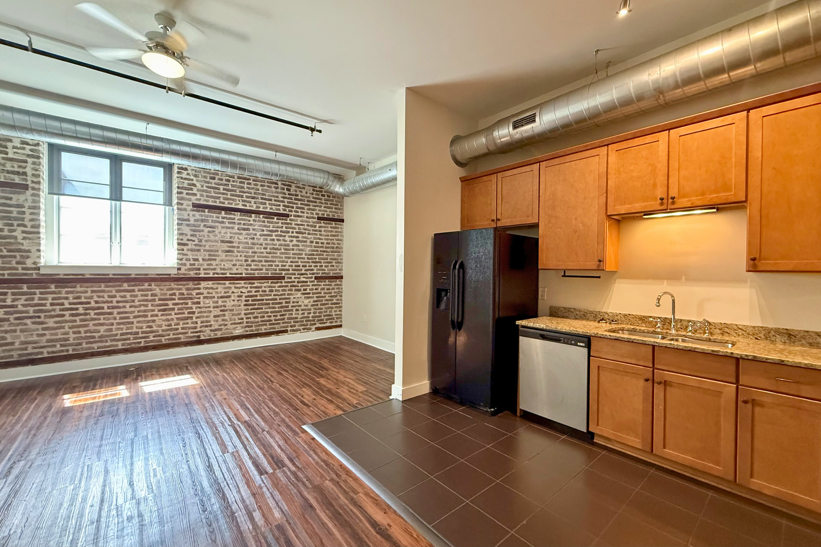 Charleston Apartment: 92 Hasell Street