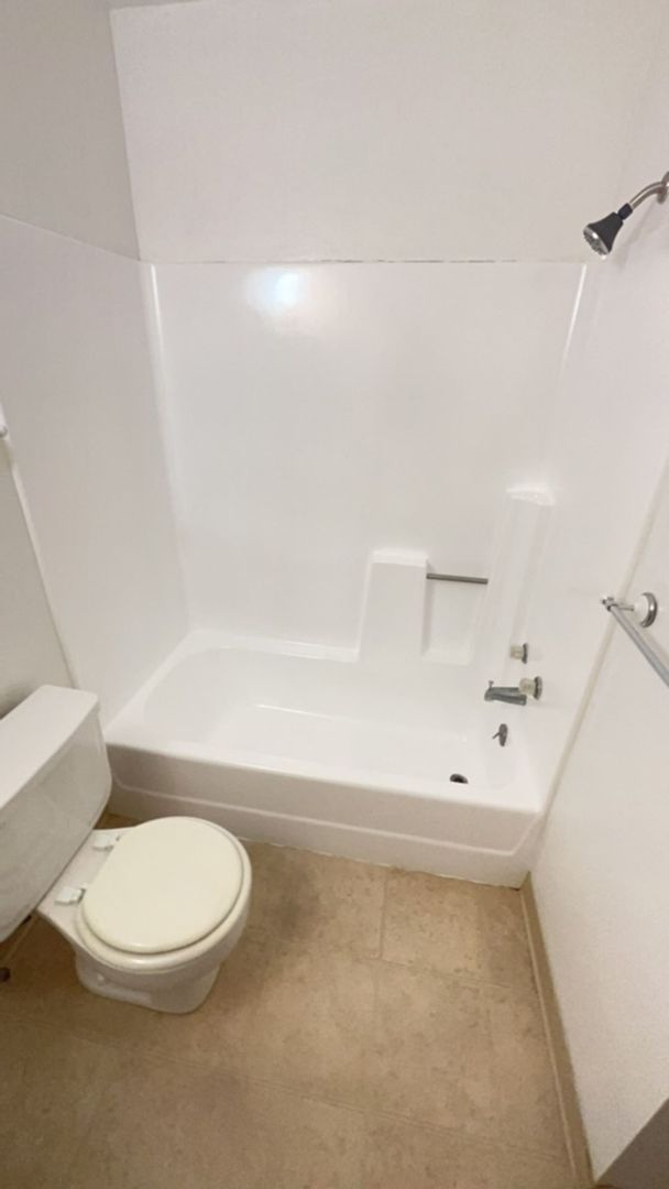 Akron Apartment: 333 Custer Avenue