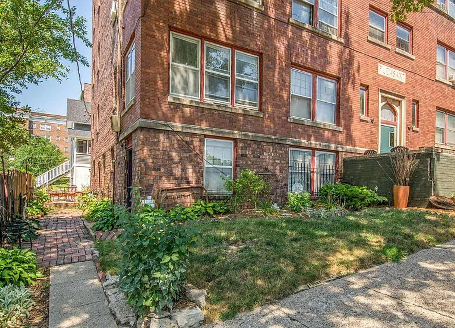 Des Moines Apartment: 1801 Pleasant Street