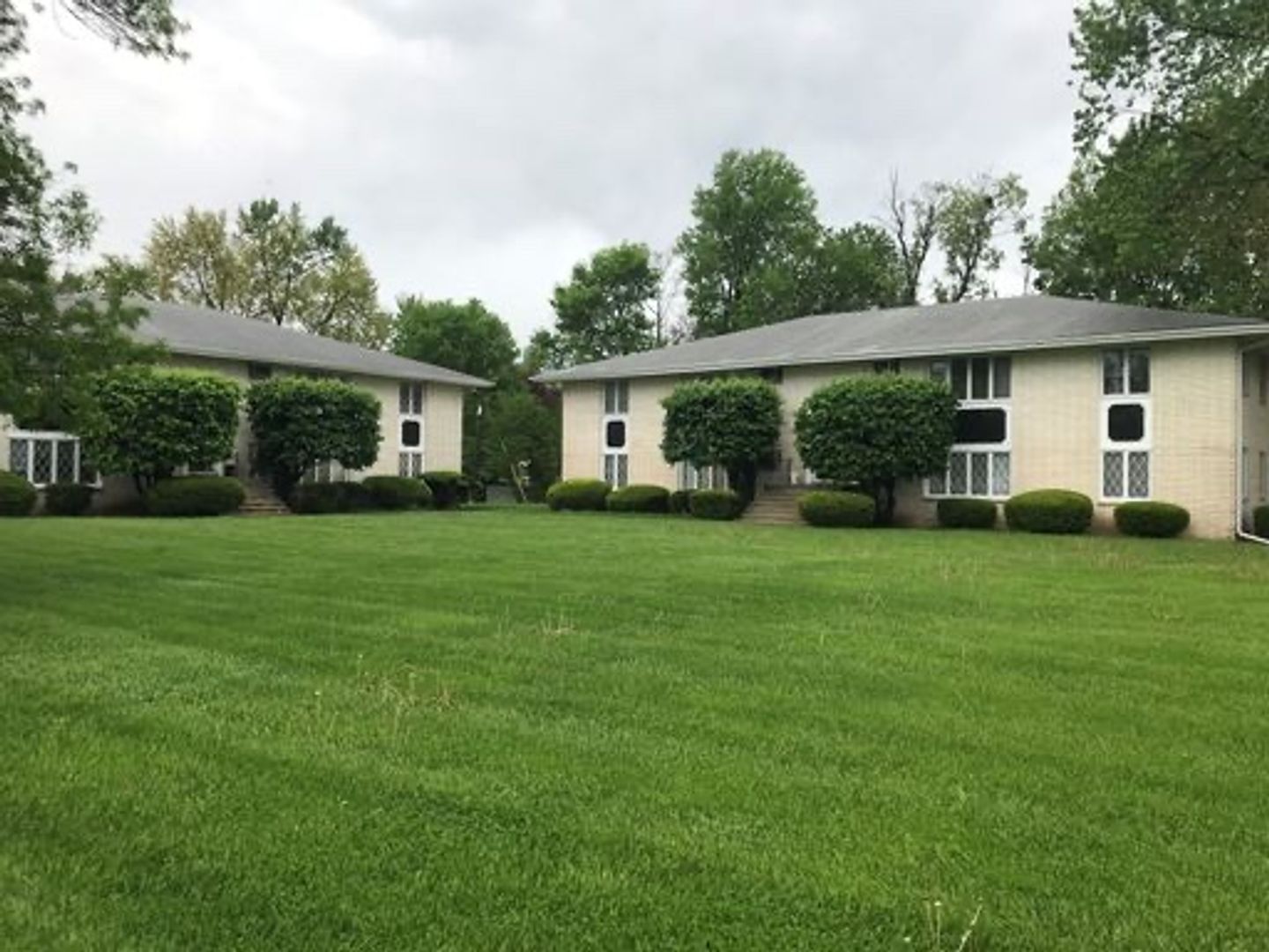 Des Moines Apartment: 5902-5906 Hickman Rd